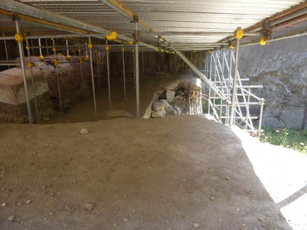 House of Dionysiac Reliefs, Herculaneum, seaside pavilion, June 2012. East edge, looking north along terrace (f).
Photo courtesy of Michael Binns.